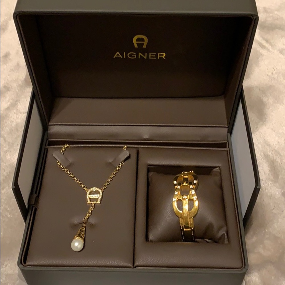 AIGNER bangle and necklace set.